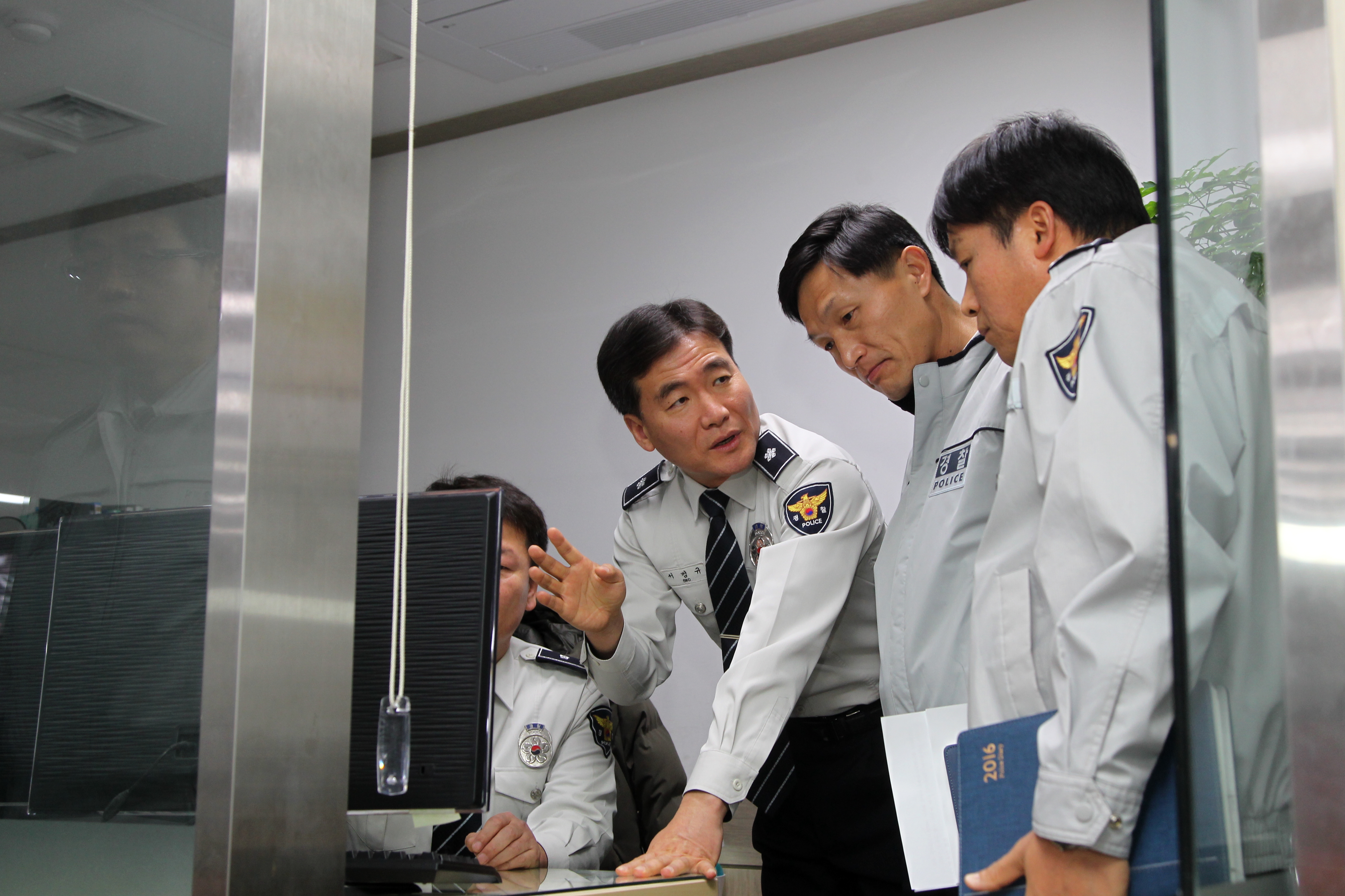 제주경찰청 차장(서범규), CCTV 통합관제센터 요원 표창 격려 