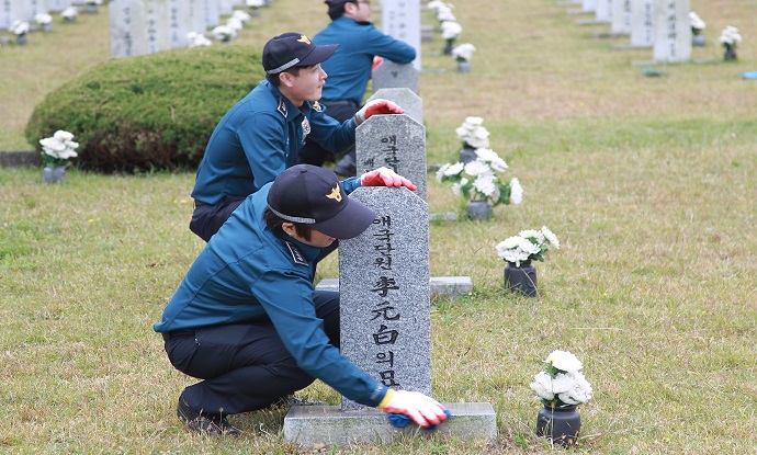지방청, 제71주년 경찰의 날 기념 경찰묘역 환경정비 활동 전개
