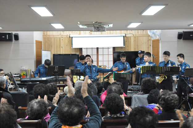 경찰악대,「함덕 노인학교」 교통사고 예방 홍보 및 음악회 개최