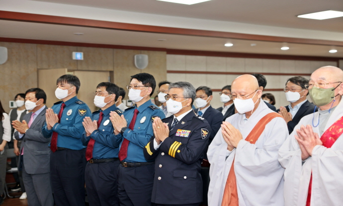 제주청, 부처님 오신날 기념 ‘안전한 제주, 도민행복’ 기원 법회 개최