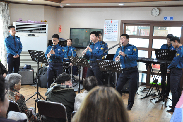 경찰악대,「서부요양원」 찾아가는 작은음악회 개최