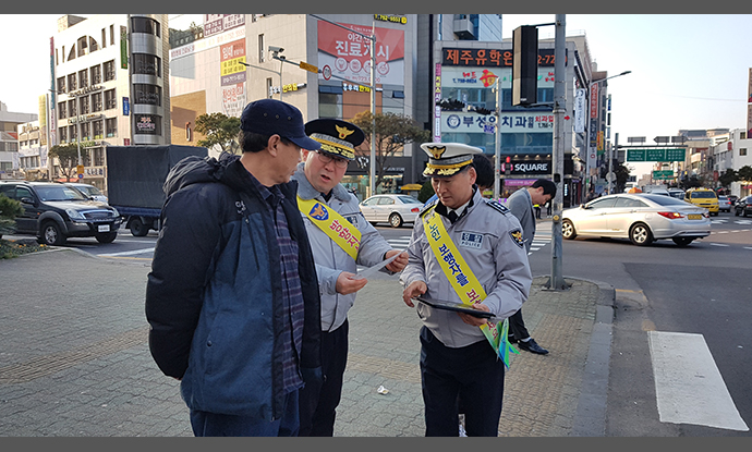 지방청, 제주경찰 보행노인 교통사고 예방 일제 캠페인