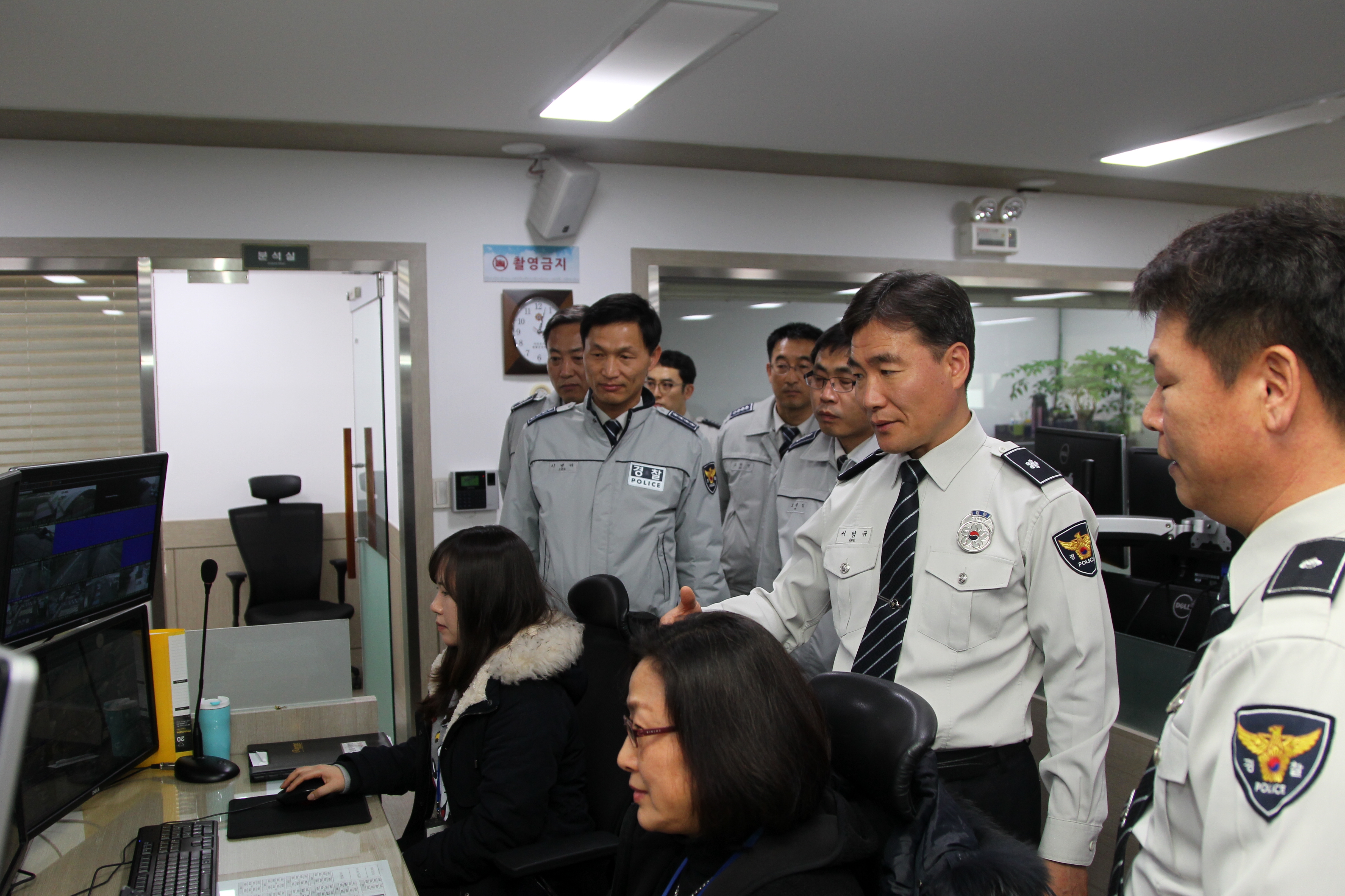 제주경찰청 차장(서범규), CCTV 통합관제센터 요원 표창 격려 